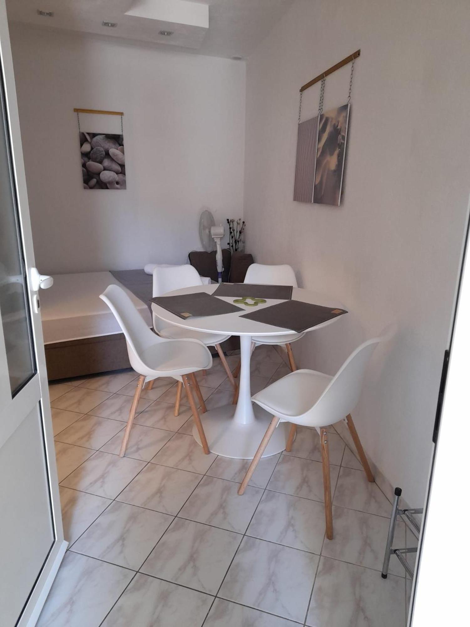 Apartments Malou Baška Voda 部屋 写真