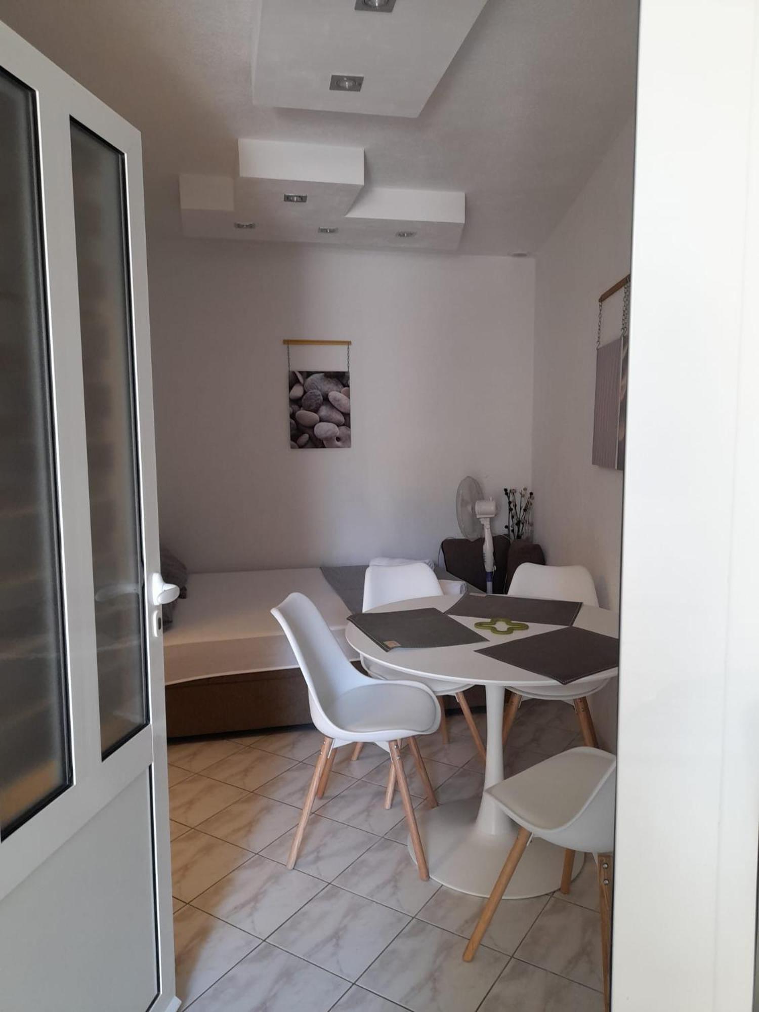 Apartments Malou Baška Voda 部屋 写真