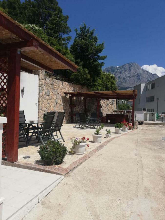 Apartments Malou Baška Voda エクステリア 写真