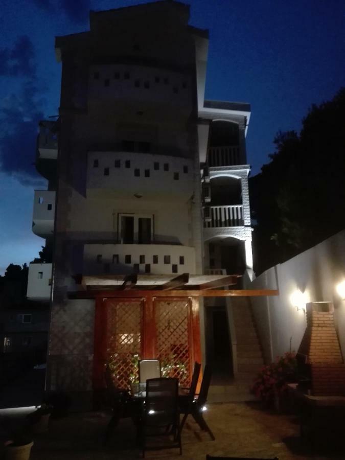 Apartments Malou Baška Voda エクステリア 写真